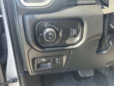 2020 RAM 1500 Big Horn Crew Cab 4x4 5'7" Box