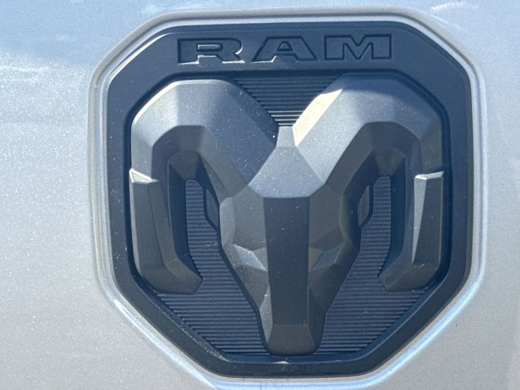 2020 RAM 1500 Big Horn Crew Cab 4x4 5'7" Box