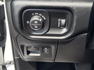 2020 RAM 1500 Big Horn Crew Cab 4x4 5'7" Box