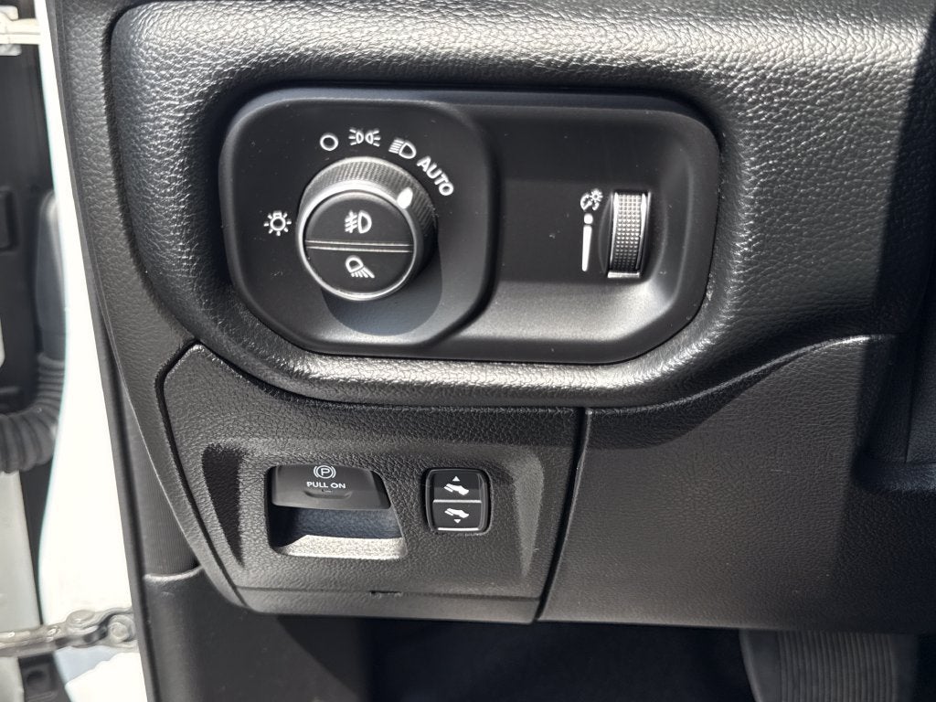 2020 RAM 1500 Big Horn Crew Cab 4x4 5'7" Box