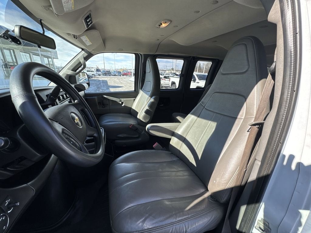 2020 Chevrolet Express Passenger 3500 1LS