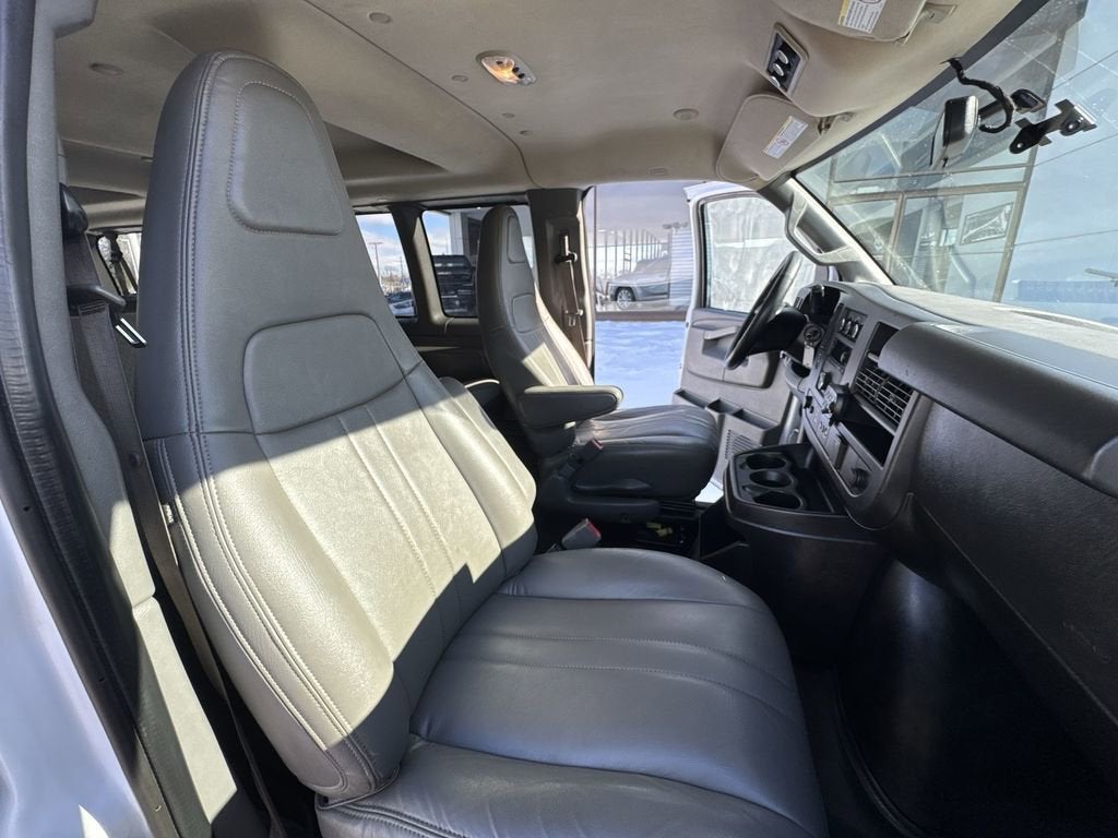 2020 Chevrolet Express Passenger 3500 1LS