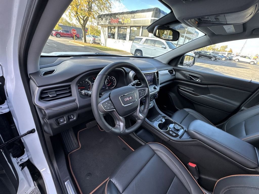 2023 GMC Acadia AT4