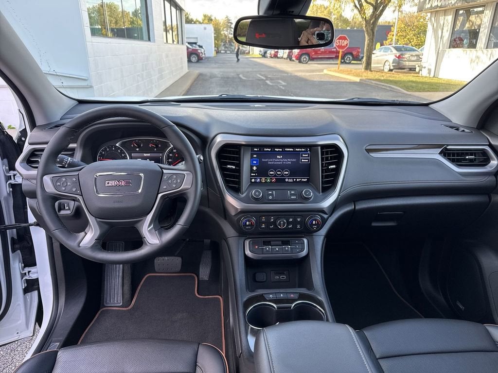 2023 GMC Acadia AT4