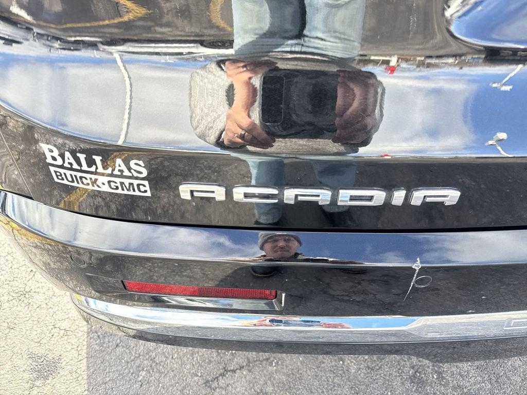 2023 GMC Acadia Denali