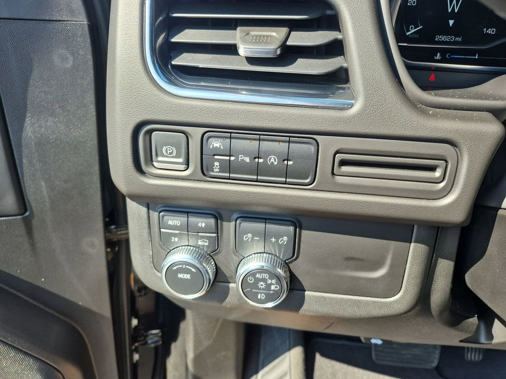 2023 GMC Yukon XL SLE