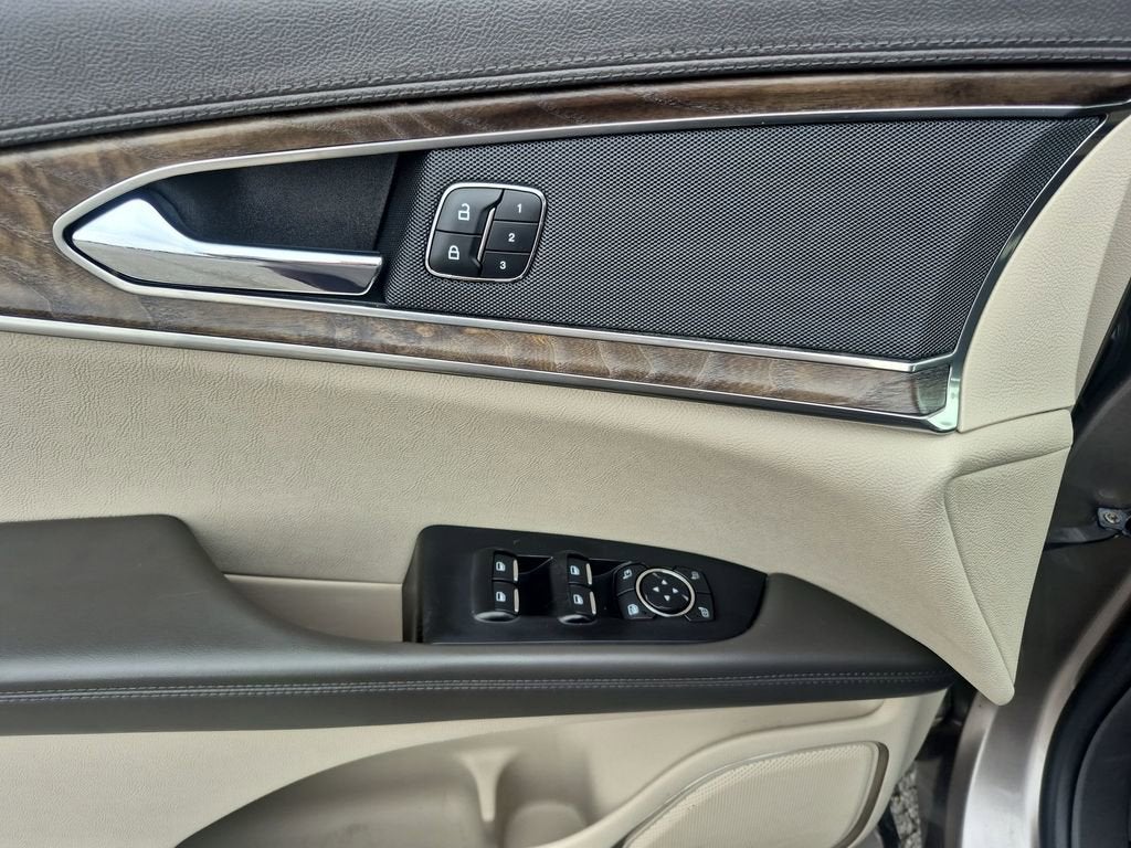 2019 Lincoln Nautilus Select