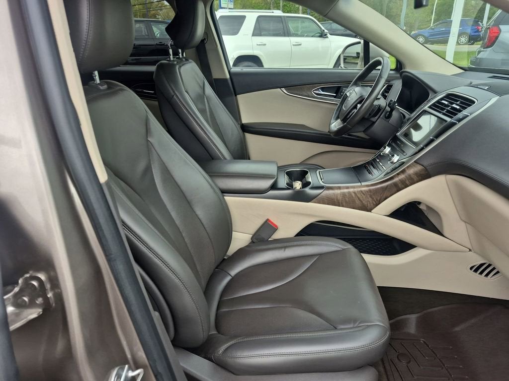 2019 Lincoln Nautilus Select